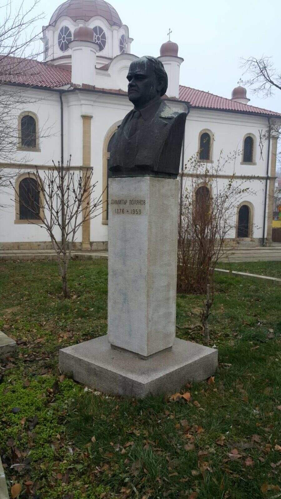 Паметник на Димитър Полянов - Карнобат