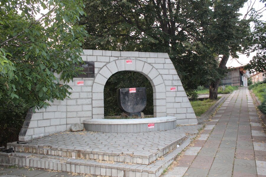 Монумент "Миньорска вагонетка" - Бобов дол