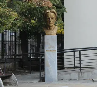 Паметник на Никола Вапцаров - Бобов дол — Бобов дол
