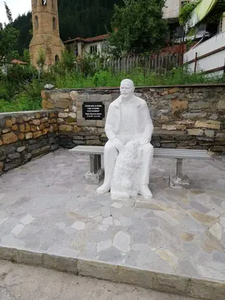 Паметник на Кирил Куртев - Солища — Солища