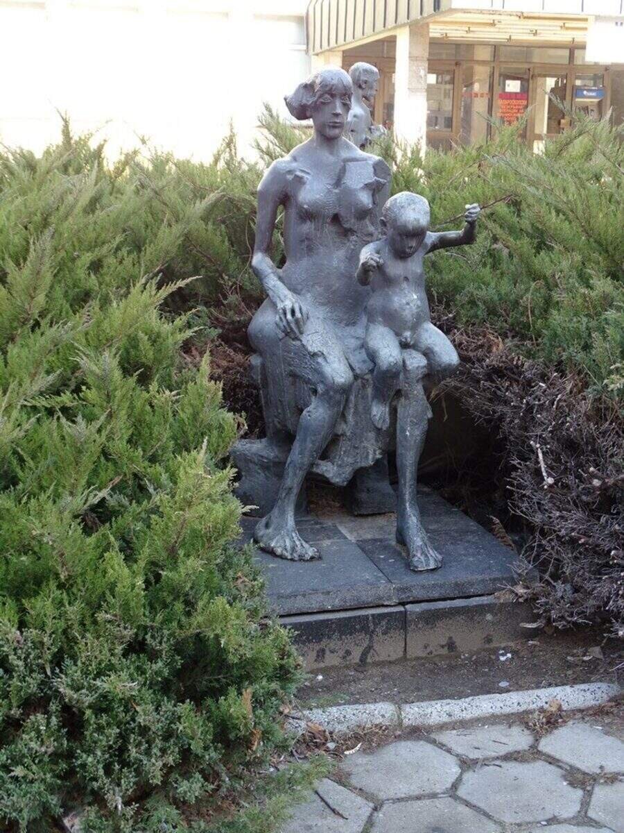 Човешки скулптури - гр. Кърджали