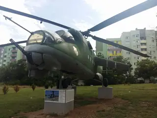 Боен вертолет МИ-24 в Артилерийски парк - Стара Загора — Стара Загора