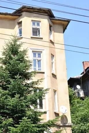 Сграда, в която е живял проф. Илия Бешков  - София — София