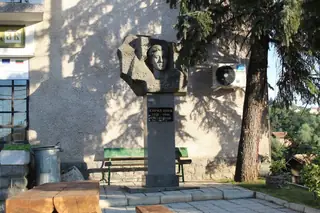 Паметник на Кирил Янев - Кладница — Кладница
